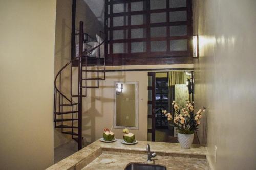 a bathroom with a sink and a mirror at Pousada Recanto do Lobo in Porto De Galinhas