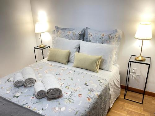 a bedroom with a bed with towels on it at Miguel Torga River in Coimbra