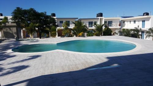 a swimming pool in the middle of a courtyard at Ensenada Resort in Punta Rucia