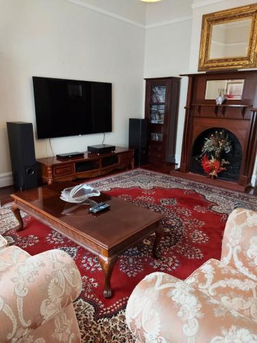 TV/trung tâm giải trí tại York Cottages and Burnley House