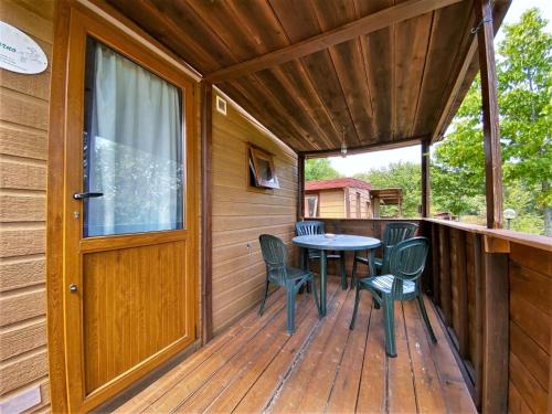 Belvilla by OYO Lovely bungalow with a shared pool