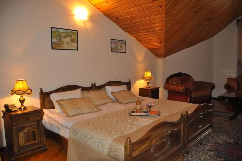 Ένα ή περισσότερα κρεβάτια σε δωμάτιο στο Hotel Samarkand Safar