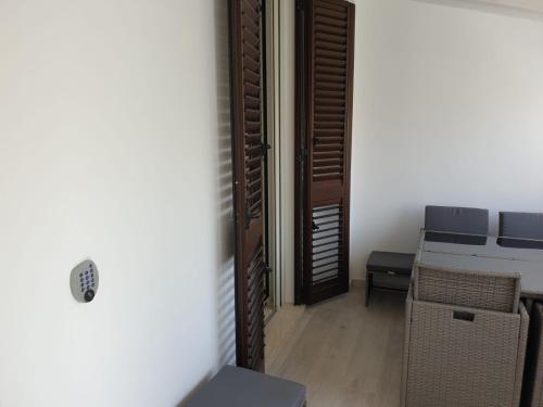 a room with a door and a room with chairs at La casa di Laura in Tortolì
