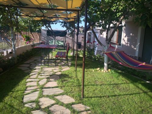 Imagen de la galería de Къща за гости Под ОРЕХА, en Pismenovo