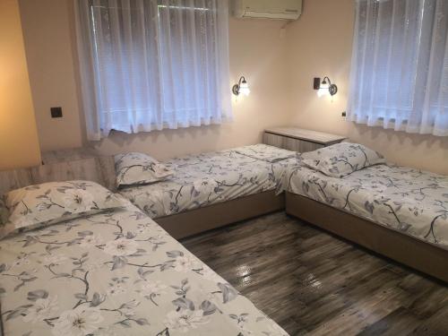 Postel nebo postele na pokoji v ubytování Къща за гости Под ОРЕХА