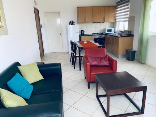 Η κουζίνα ή μικρή κουζίνα στο Santana single bedroom serviced apartment