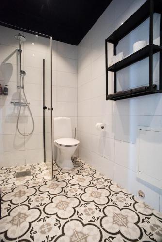 a bathroom with a shower and a toilet at Rörums Gårdshotell in Simrishamn