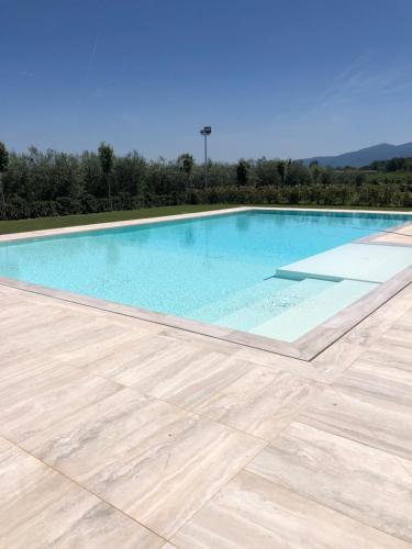 Bazén v ubytovaní Agriturismo Casa Rosa alebo v jeho blízkosti