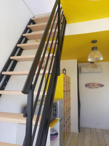a staircase in a room with a yellow ceiling at Le Paddle - station balnéaire Les Sablettes in La Seyne-sur-Mer