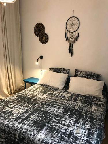 a bedroom with a bed and a clock on the wall at Grand T2 43m2 plages du Mourillon in Toulon