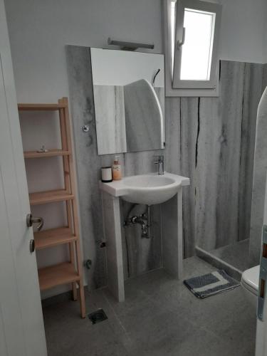 Kúpeľňa v ubytovaní Moschoula Studios