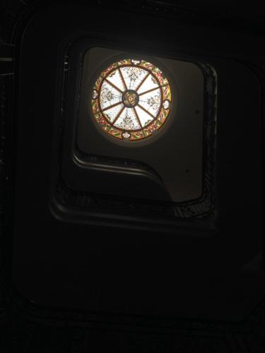 a small stained glass window on a wall at Grand Hotel Tepatitlán in Tepatitlán de Morelos