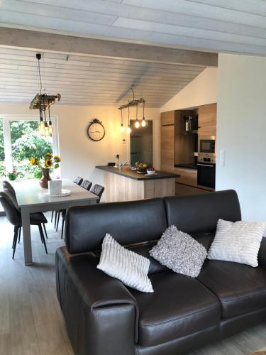 Kuchyň nebo kuchyňský kout v ubytování Chalet des Campanules avec Sauna