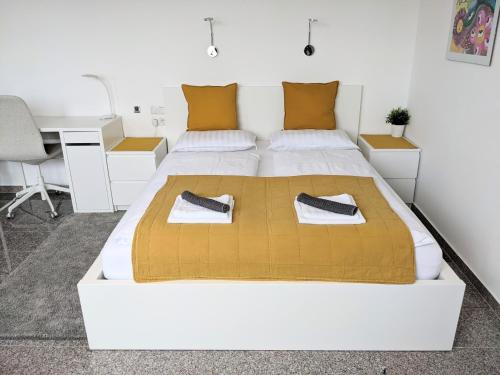 Кровать или кровати в номере ClearVueHome - Quiet 51 m2 Studio Bratislava Slavin