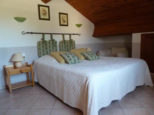 a bedroom with a large white bed in a room at Les Cigales in Saint-Andiol