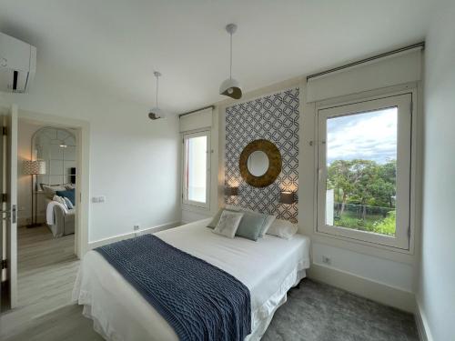 Imagen de la galería de Beautiful Penthouse Apartment With Terrace - 4 Minute Walk to the Beach, en Tróia