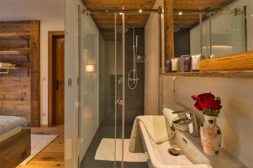 a bathroom with a shower with a sink and a shower at Doff-Sotta Appartements in Sankt Anton am Arlberg