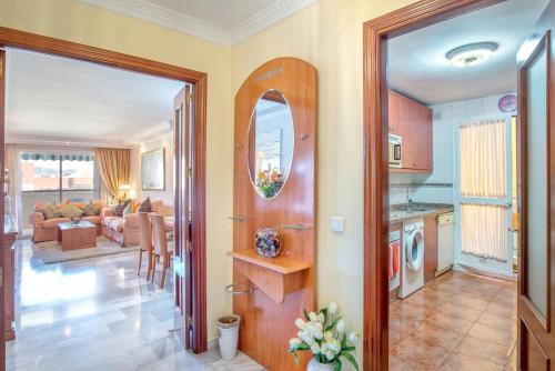 Fotografia z galérie ubytovania Elegant apartment in Marbella with sea and mountain view. v Marbelli