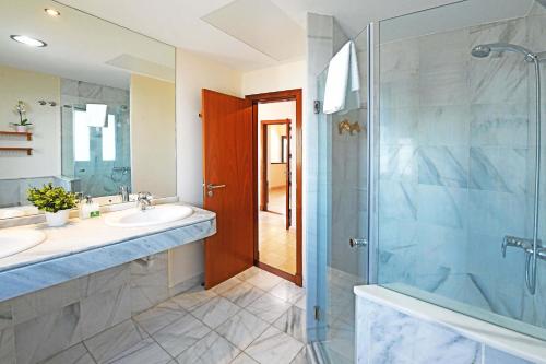 a bathroom with two sinks and a glass shower at Salobre Morro Golf 1 in Salobre