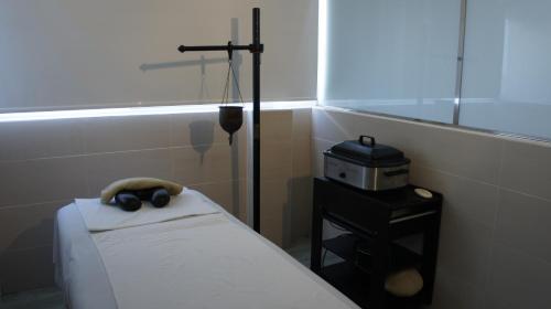 a corner of a room with a bed and a window at Hotel Spa Pinar del Mar in Platja  d'Aro