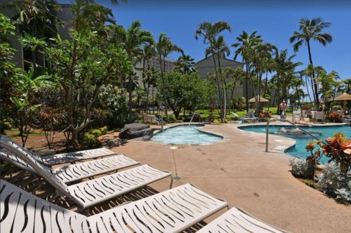 Πισίνα στο ή κοντά στο OCEAN VIEW condo with private balcony on 4th floor