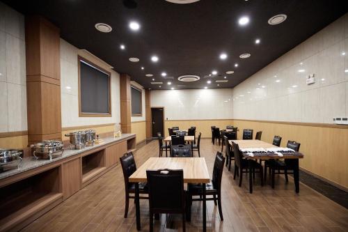 Restoran atau tempat lain untuk makan di Hotel The Star