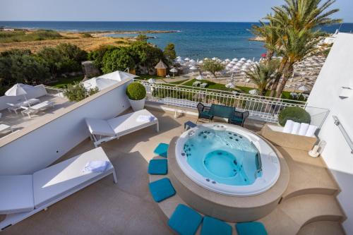Gallery image of Grotta Palazzese Beach Hotel in Polignano a Mare