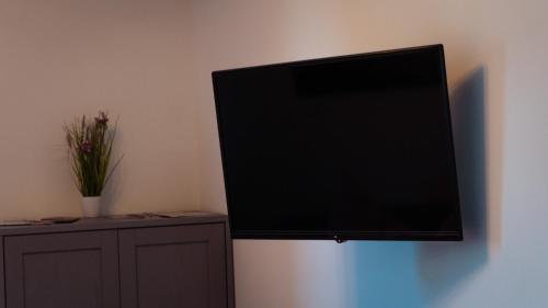 TV a/nebo společenská místnost v ubytování Appartementhaus- Bredner / Appartement II