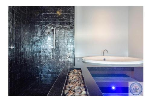Un baño de Panorama Samui Residences