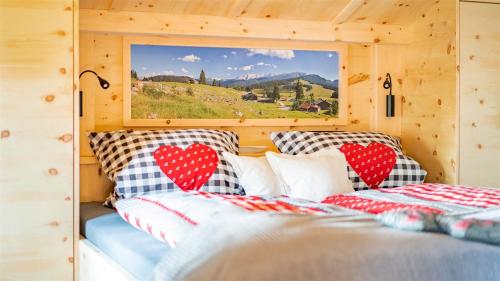two beds in a room with a window at Gästehäuser Schwemmbauer in Reit im Winkl