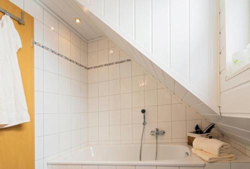 Koupelna v ubytování Ferienhaus-Waterkant-bis-6-Personen-mit-Garten