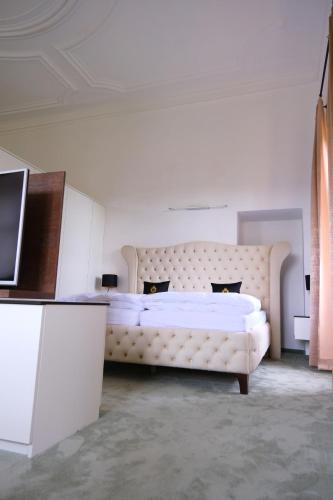 a bedroom with a large white bed in a room at Innviertler Versailles in Aurolzmünster