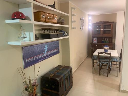 a dining room with a table and a sign on the wall at ISCA BLUE BEACH Casa in Villa vicino al mare, sino a max 8 persone in Isca sullo Ionio
