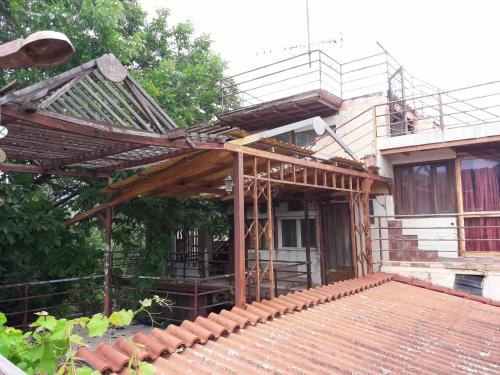Το κτήριο όπου στεγάζεται  the country house