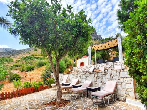 Beautiful and Spacious Room near Cretan Sea
