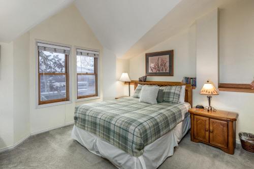 En eller flere senge i et værelse på 14th Street Townhouses #2