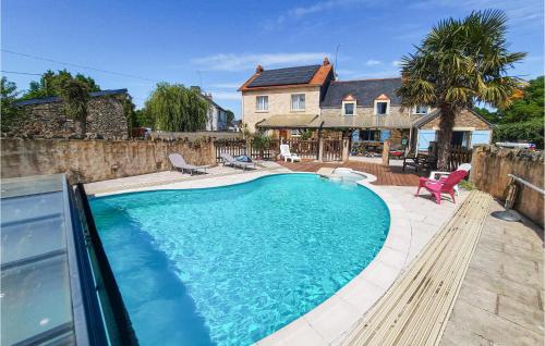 Nice home in Crossac with 3 Bedrooms, WiFi and Outdoor swimming pool