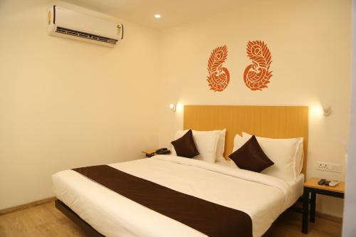 a bedroom with a large bed in a room at Vishnu Paradise in Mohammadnagar