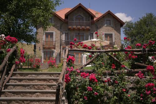 a house with pink flowers in front of it at Garni HinYard in Garni