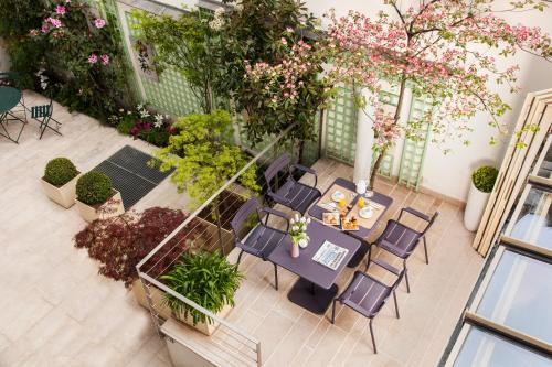 Jardín al aire libre en Hôtel Mistral