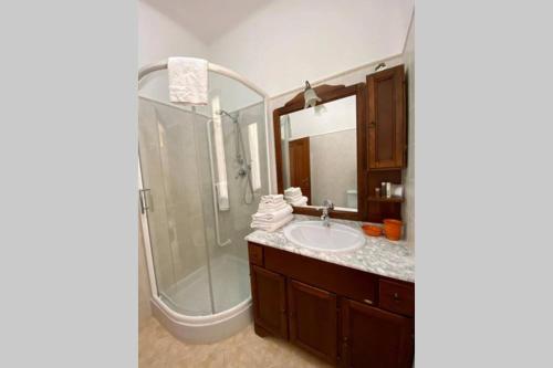 Et badeværelse på Oasi Vacation Rental