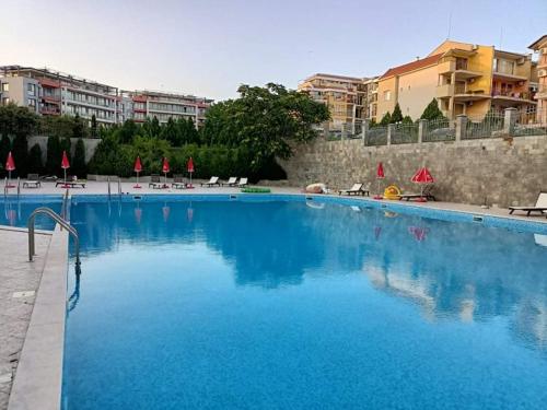 The swimming pool at or close to Sun Wave EXCLUSIVE