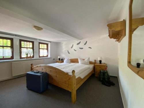 Кровать или кровати в номере Pension Landhaus Machold