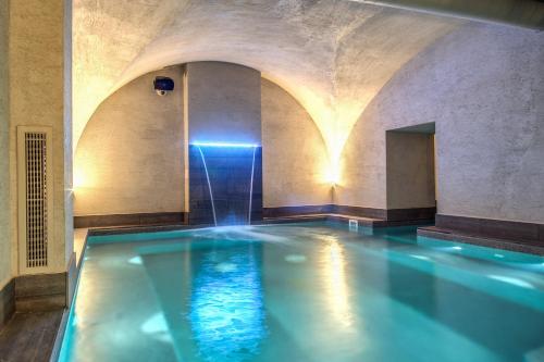Swimmingpoolen hos eller tæt på Hotel 77 Seventy-Seven - Maison D'Art Collection