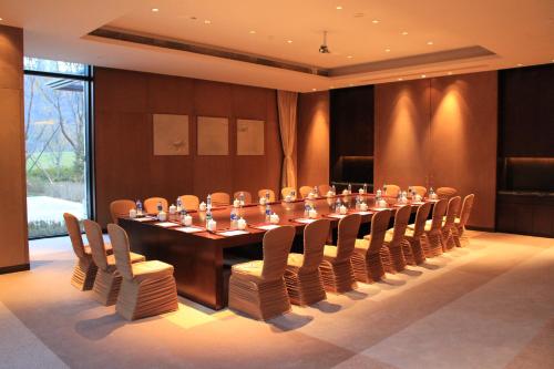 a large conference room with a long table and chairs at Primus Hotel Qipan Moutain Shenyang in Shenyang