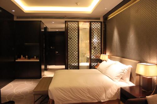 a hotel room with a bed and a bathroom at Primus Hotel Qipan Moutain Shenyang in Shenyang