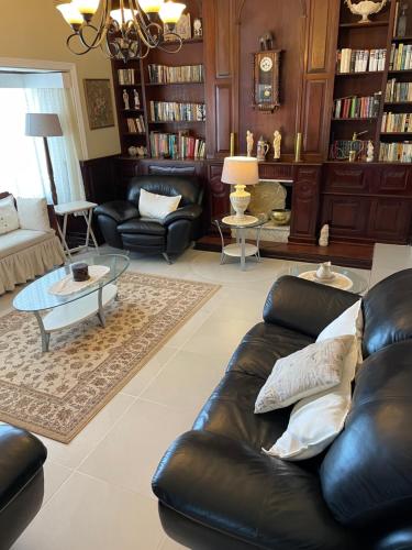 Χώρος καθιστικού στο Eden Rose Manor B&B