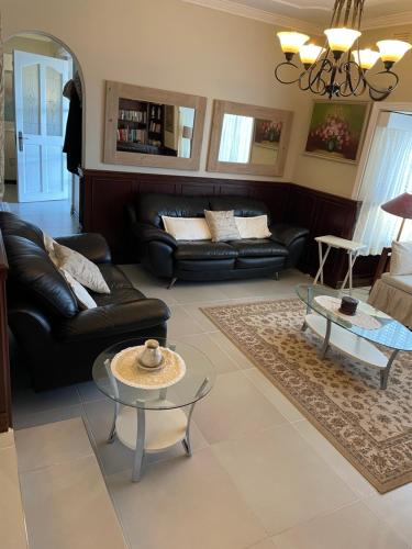 Χώρος καθιστικού στο Eden Rose Manor B&B