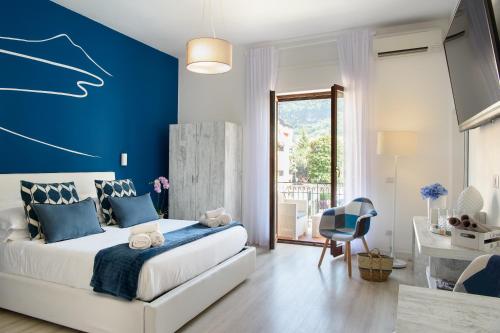 Postel nebo postele na pokoji v ubytování Les Suites des Tout le Monde