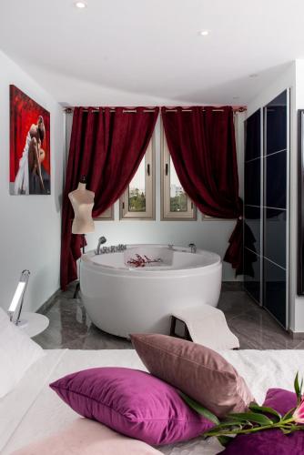 Un baño de Mesogios House Suites